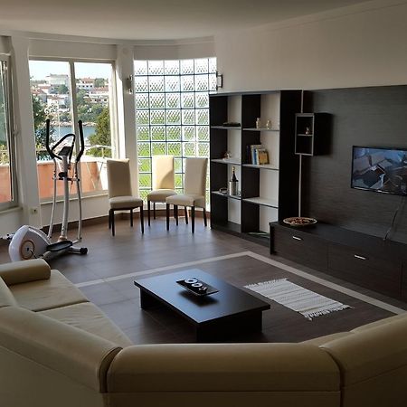Apartments Seafront Villa พูลา ภายนอก รูปภาพ