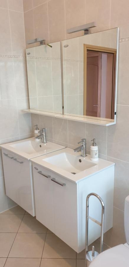 Apartments Seafront Villa พูลา ภายนอก รูปภาพ