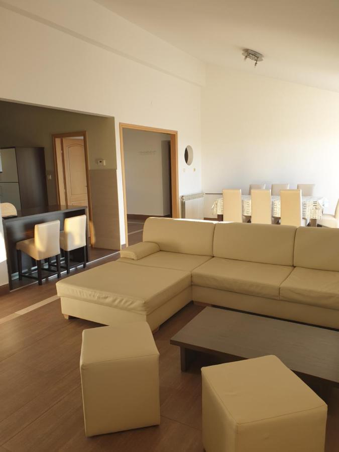 Apartments Seafront Villa พูลา ภายนอก รูปภาพ