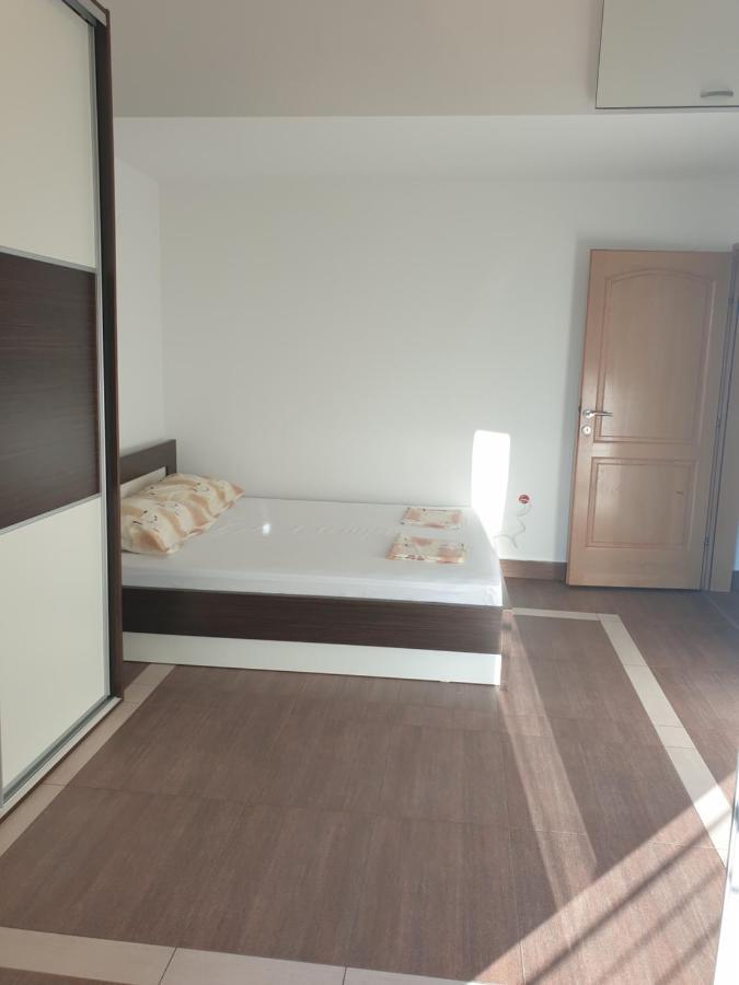 Apartments Seafront Villa พูลา ภายนอก รูปภาพ
