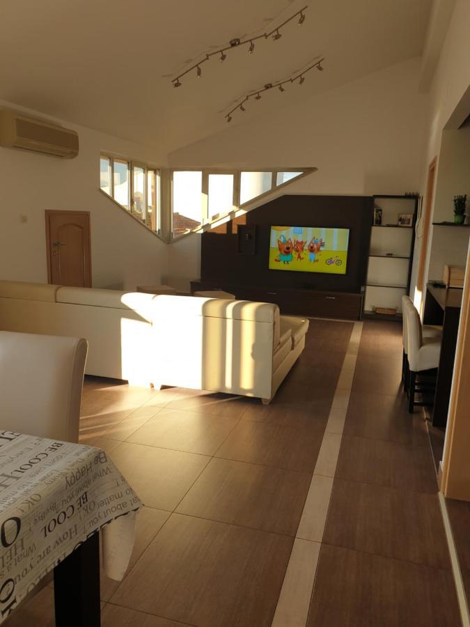 Apartments Seafront Villa พูลา ภายนอก รูปภาพ