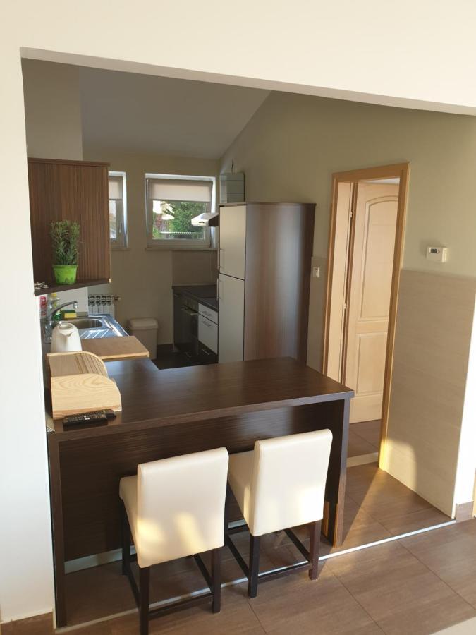 Apartments Seafront Villa พูลา ภายนอก รูปภาพ