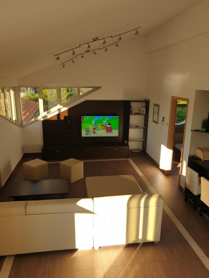Apartments Seafront Villa พูลา ภายนอก รูปภาพ
