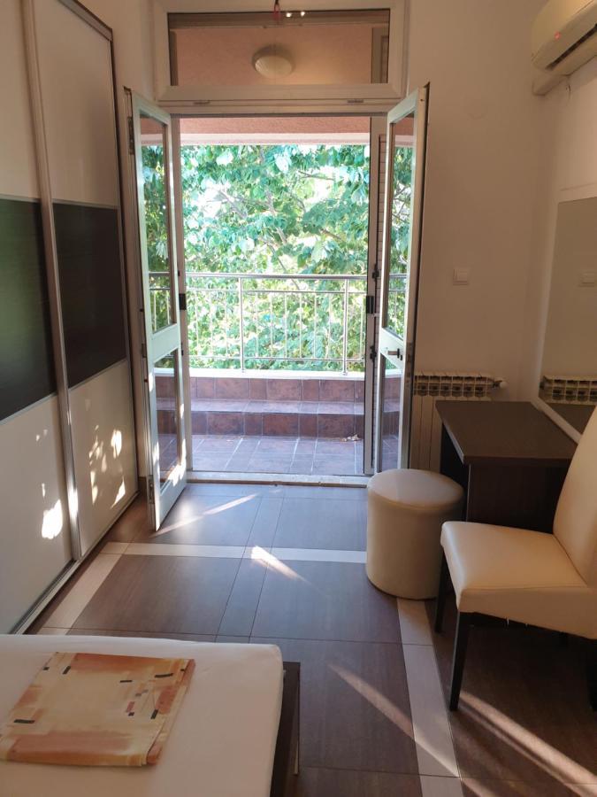Apartments Seafront Villa พูลา ภายนอก รูปภาพ