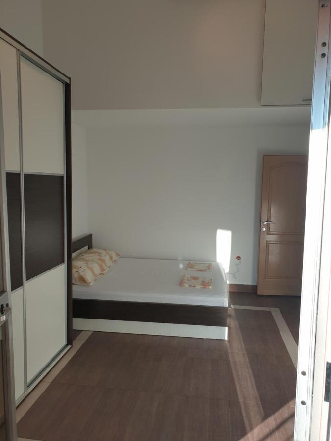 Apartments Seafront Villa พูลา ภายนอก รูปภาพ