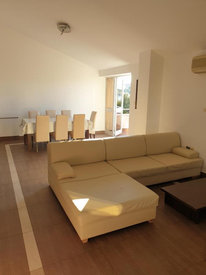 Apartments Seafront Villa พูลา ภายนอก รูปภาพ
