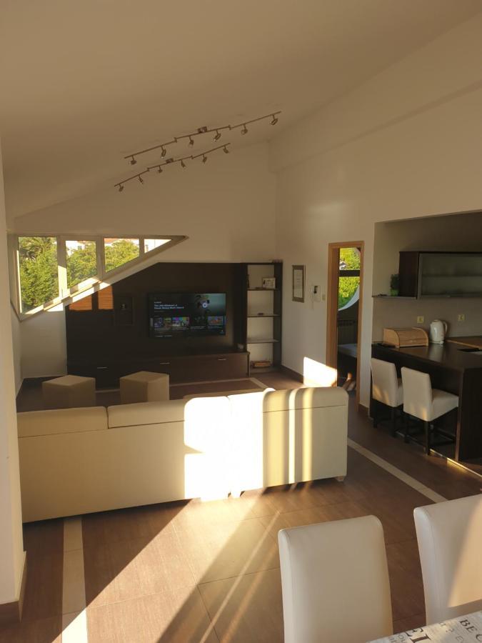 Apartments Seafront Villa พูลา ภายนอก รูปภาพ