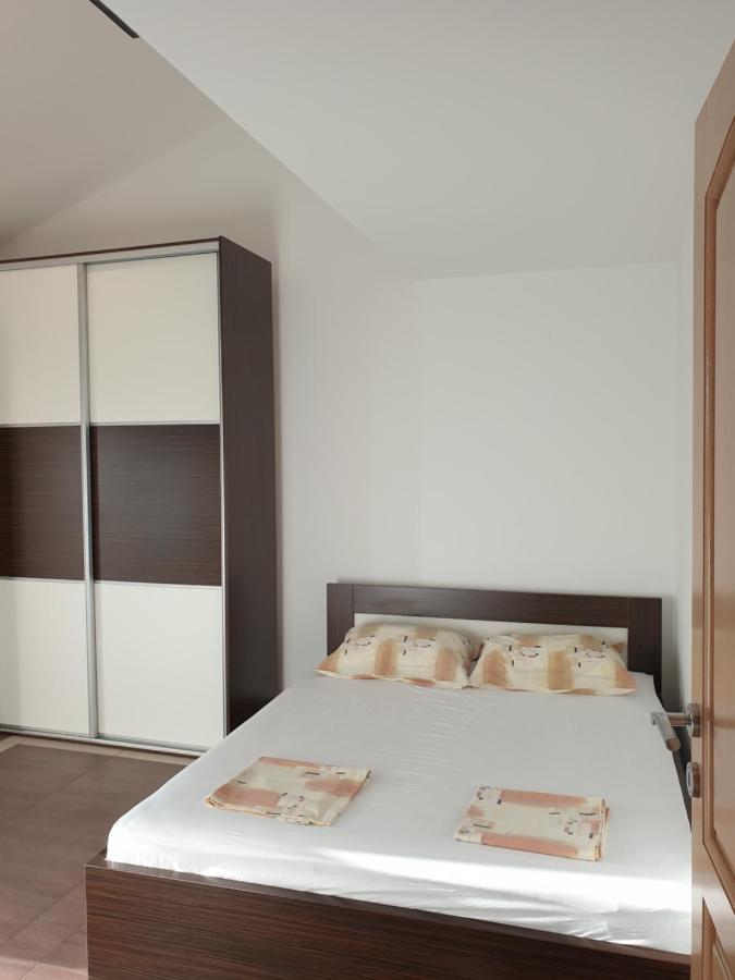 Apartments Seafront Villa พูลา ภายนอก รูปภาพ