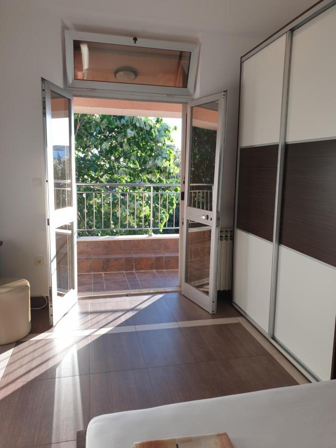 Apartments Seafront Villa พูลา ภายนอก รูปภาพ