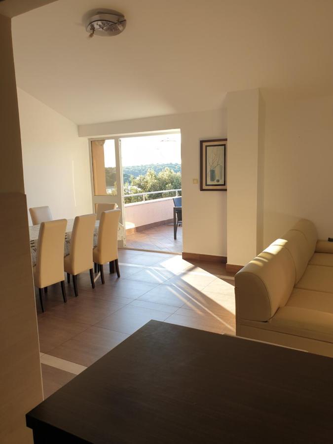 Apartments Seafront Villa พูลา ภายนอก รูปภาพ