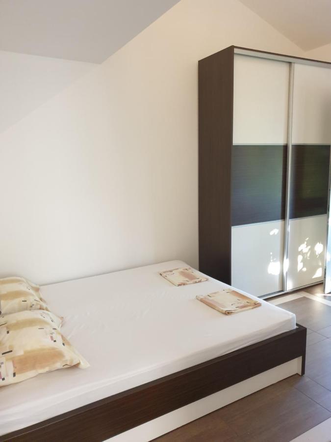 Apartments Seafront Villa พูลา ภายนอก รูปภาพ