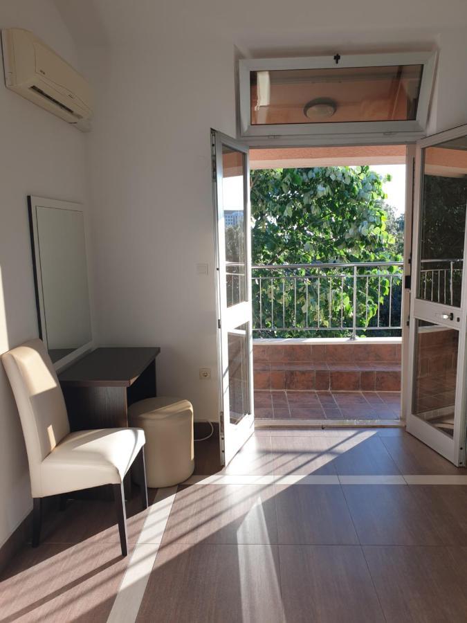 Apartments Seafront Villa พูลา ภายนอก รูปภาพ