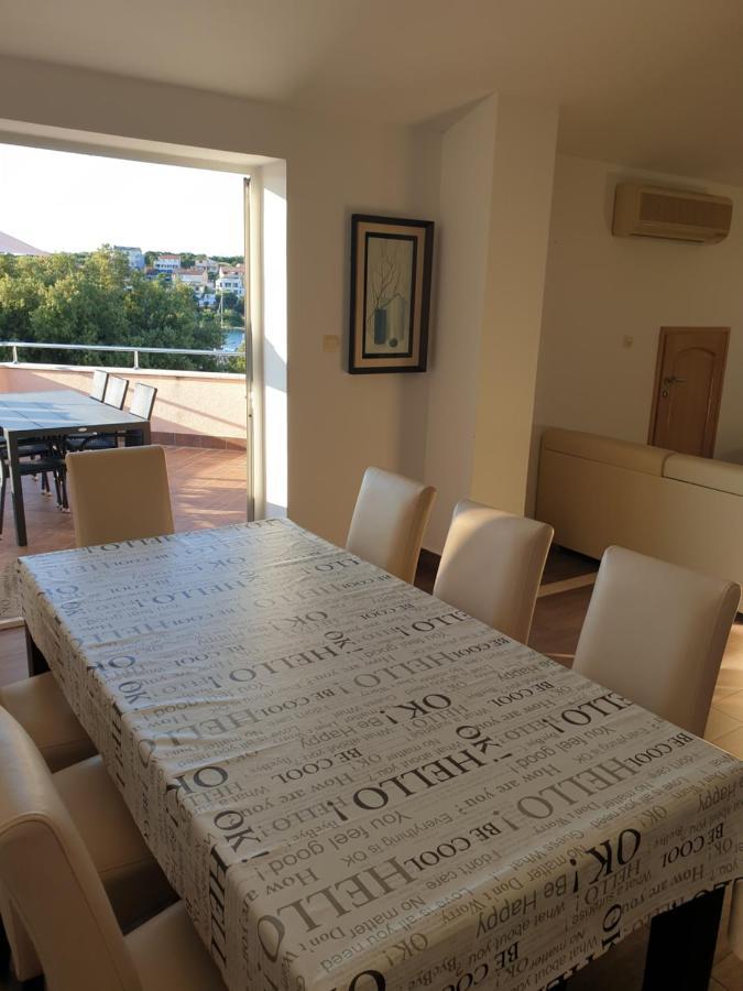 Apartments Seafront Villa พูลา ภายนอก รูปภาพ