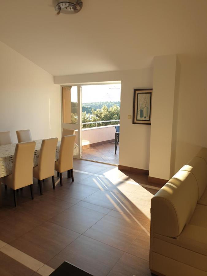 Apartments Seafront Villa พูลา ภายนอก รูปภาพ