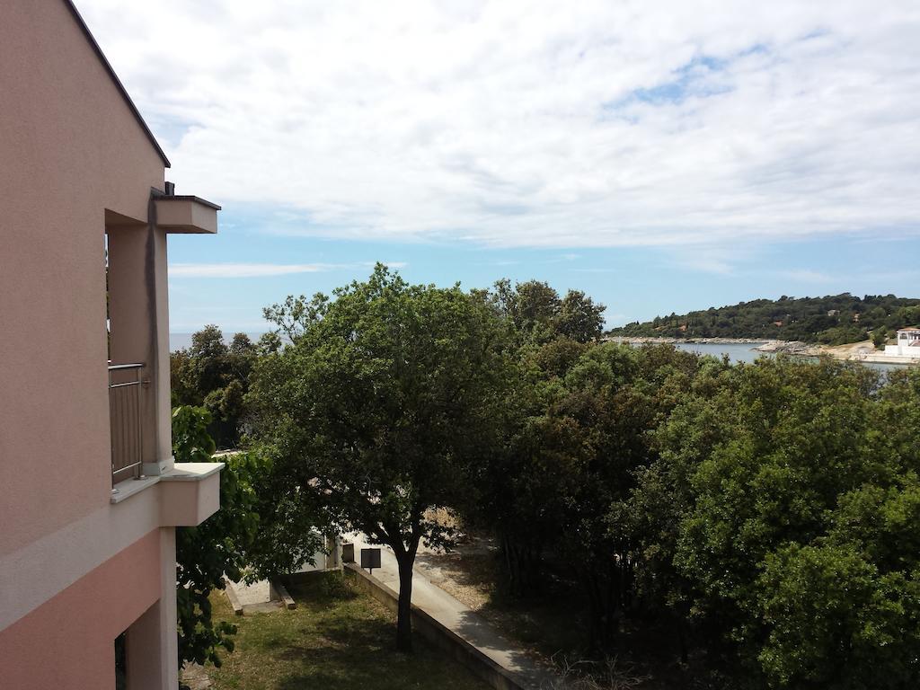 Apartments Seafront Villa พูลา ภายนอก รูปภาพ
