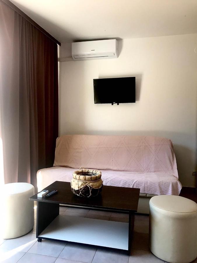 Apartments Seafront Villa พูลา ภายนอก รูปภาพ
